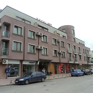 Family Hotel 007
